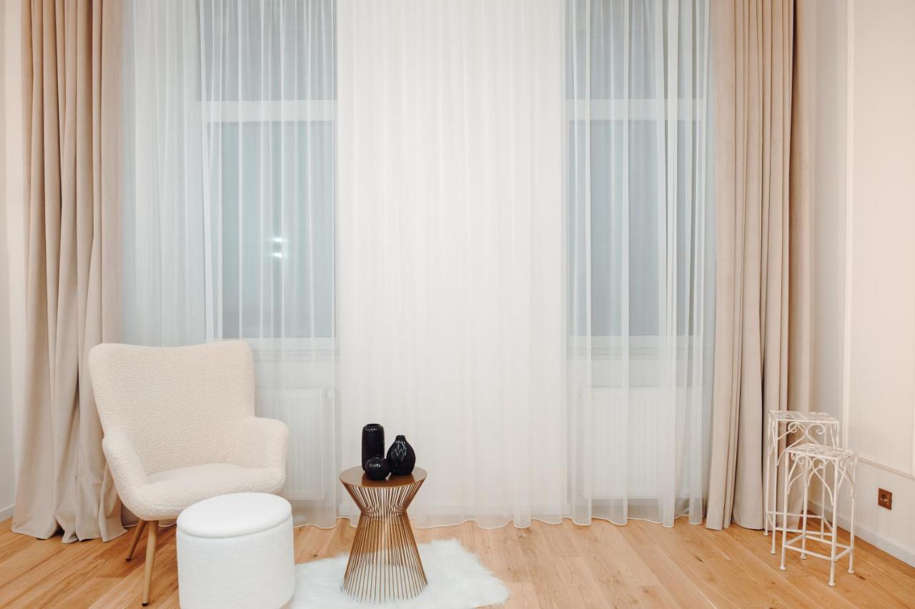 Fabulous And Fancy City Center Designer Apartment Cluj-Napoca Exterior photo