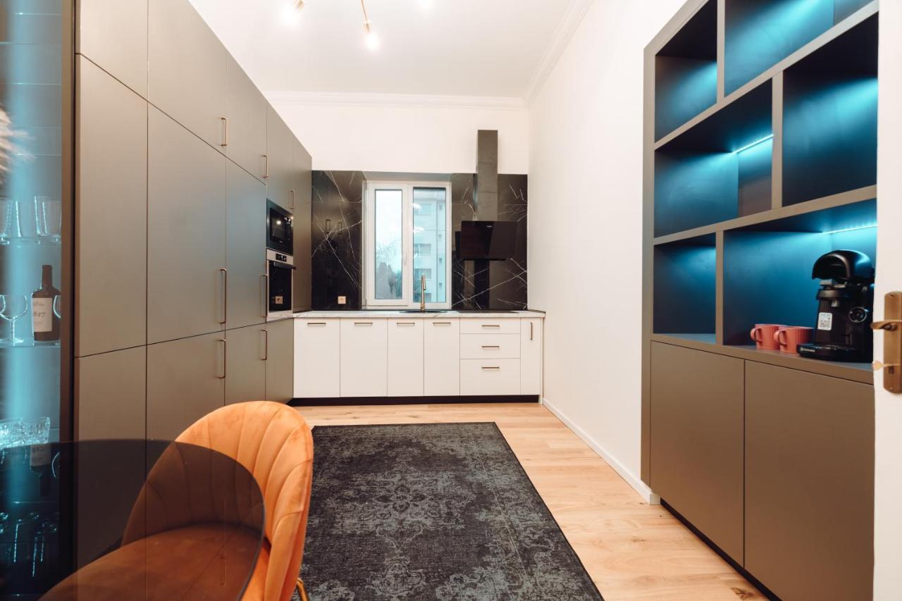 Fabulous And Fancy City Center Designer Apartment Cluj-Napoca Exterior photo